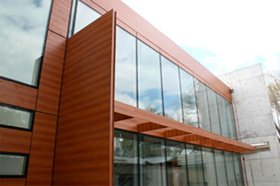 Материалы для оформления козырьков: hpl панели, композитные фасадные панели, металлокассеты